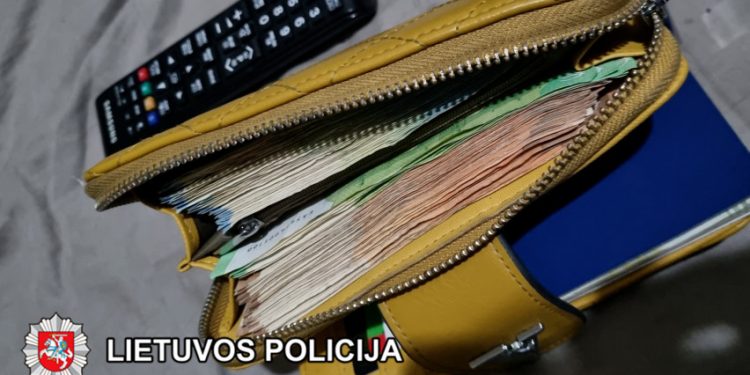 Sulaikyti Asmenys, Kurie įtariami Galimai Organizavę Ir Pelnęsi Iš Kitų Asmenų Prostitucijos (Video)