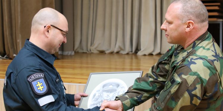 Už Suteiktą Pagalbą – Garbingi Ukrainos Apdovanojimai Ir A. Ramanausko-Vanago Portretas