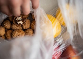 Sprendimą Apie Nemokamų Plastikinių Maišelių Panaikinimą Gyventojai Priima Skirtingai