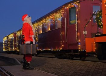 Panevėžiečius Keliauti Pas Kalėdų Senelį Kviečia Unikaliu Lietuvos Kalėdiniu Siauruku