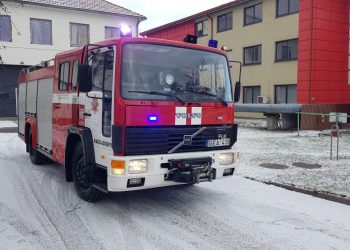 Ugniagesiai Skubėjo Gesinti Karinę Techniką