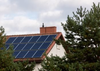 Buitinei Elektros Ir Elektronikos įrangai Priskiriamos Mažesnės Galios Fotovoltinės Plokštės, Kurioms Naudoti Nereikia Leidimų