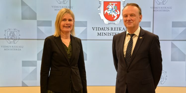 Viceministras A. Abramavičius Su Švedijos Ambasadore Lietuvai Aktualius ES Darbotvarkės Klausimus Viceministras A. Abramavičius Su Švedijos Ambasadore Lietuvai Aktualius ES Darbotvarkės Klausimus