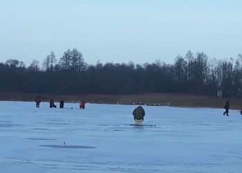 Žvejai Jau Tikrina Ledą