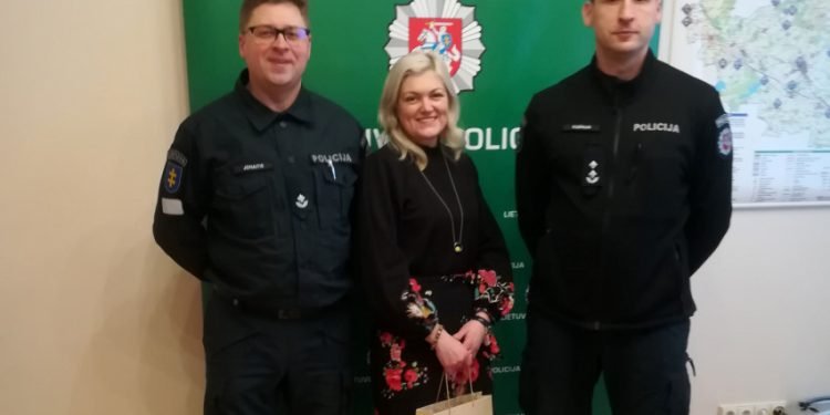 Ieškomus Vaikus Radusiai Moteriai – Nuoširdi Pareigūnų Padėka Ieškomus Vaikus Radusiai Moteriai – Nuoširdi Pareigūnų Padėka