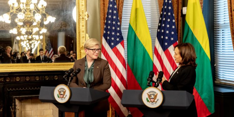 Ministrė Pirmininkė Vašingtone susitiko su JAV Viceprezidente – aptarti dvišaliai santykiai, parama Ukrainai, saugumo situacija Europoje