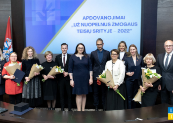 Apdovanoti Labiausiai žmogaus Teisių Srityje 2022 Metais Nusipelnę Teisingumo Srityje Veikiančių įstaigų Atstovai