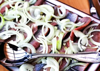 Jei Pabodo Silkė Pataluose, Išbandykite Naujus Receptus: Dera Net Su Uogienėmis