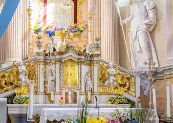 Šiluvos puošimas atlaidams – neįkainojama profesinė patirtis floristams