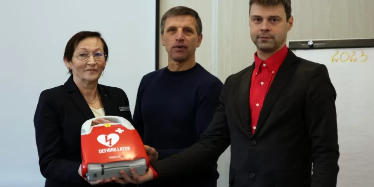 Anykščių KKSC įteikta Itin Svarbi Dovana – Modernus Defibriliatorius