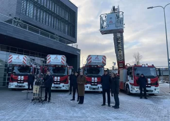 Ugniagesiams Gelbėtojams Perduotos 4 Automobilinės Kopėčios