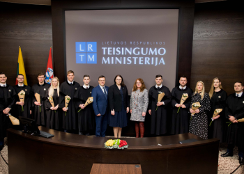 Prisiekė šiais Metais Pirmieji Advokatai Ir Notarė