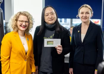 A. Tang Tapo Pirmąja Ministre, Gavusia Lietuvos Elektroninio Rezidento Statusą 