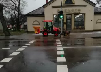 Lietus Ir UAB „Ecoservice Projektai“ Technika Plauna Miesto šaligatvius