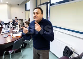 Per 500 Politikų Užtrenktos Durys į Rinkimus