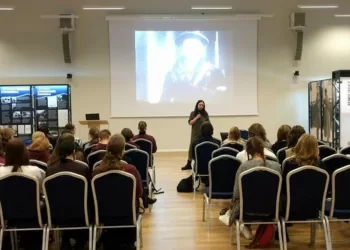 Įkvėpimo Rašyti Mokiniai Ieškojo Istorinėje Parodoje