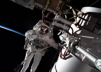 Nauji erdvėlaiviai, nauji naujienos, nauja techninė įranga – Tarptautinė kosminė stotis užbaigia darbingus ir istorinius 2022 m.