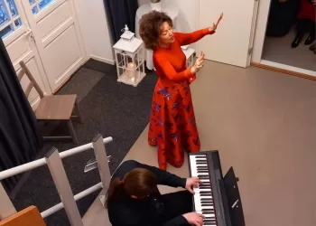 Anšlagas Karvelių Namuose