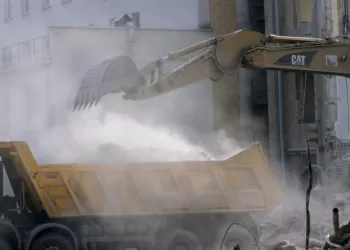 Saugant žmonių Sveikatą Bus Griežčiau Ribojama Dulkes Kelianti  ūkinė Veikla Miestuose Ir Miesteliuose