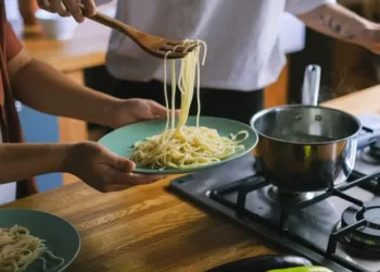 Kodėl Verta Investuoti į Aukštos Kokybės Virtuvės Reikmenis?