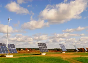 Siekiama užtikrinti tolesnę saulės elektrinių plėtrą ir efektyvų elektros tinklų išnaudojimą