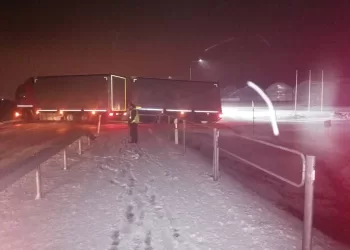 Sunkvežimis Užtvėrė Kelią