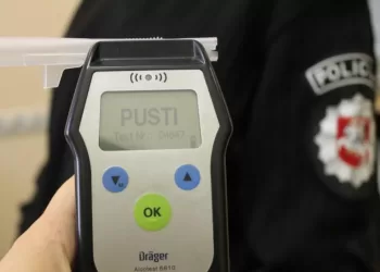 Savaitgalio Naktį Žiežmariuose Pareigūnams įkliuvo Visiškai Girtas Automobilio Vairuotojas