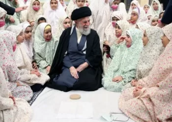 Ajatola Khamenei sutinka atleisti „dešimtims tūkstančių“ protestuotojų Irane