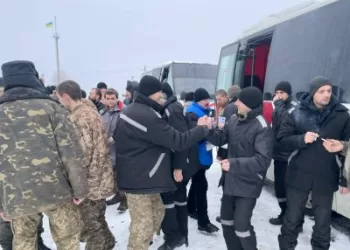 Ukraina, Rusija keičiasi kaliniais;  grąžinti žuvusių savanorių kūnai