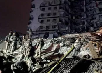 Turkiją smogus antrajam žemės drebėjimui, žuvo daugiau nei 1000 žmonių