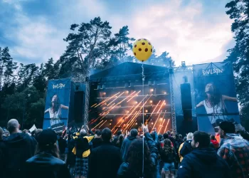 Velnio Tuzinas Mestas – „Devilstone“ Atskleidžia Pirmuosius Vardus