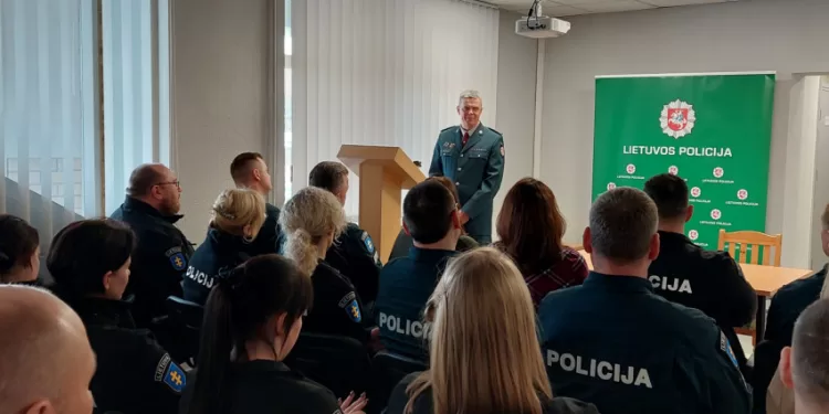 Tarnybą Baigė Lazdijų Rajono Policijos Komisariato Viršininkas Vidmantas Kondrackis Tarnybą Baigė Lazdijų Rajono Policijos Komisariato Viršininkas Vidmantas Kondrackis