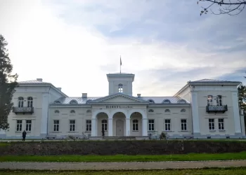 Ant Burbiškio Dvaro Sienų – Audiovizualinė „Pasaka“