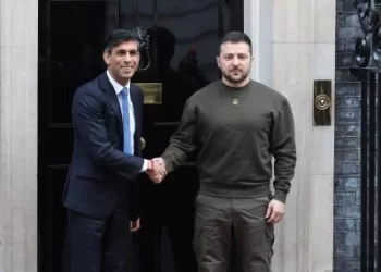 Zelenskis, kurį vedė karalius Karolis III, susitinka su ministru pirmininku dėl karinės pagalbos