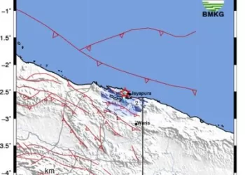 Indonezijoje žemės drebėjimas sugriovė pastatą, žuvo keturi žmonės