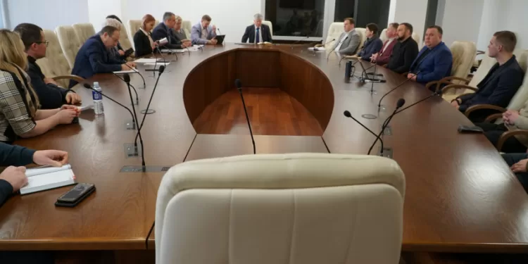 Pagalbos Pieno Sektoriui Priemonės Aptariamos Su ūkininkais. Ministras K. Navickas Kreipėsi Ir į ES žemės ūkio Komisarą J. Wojciechowski