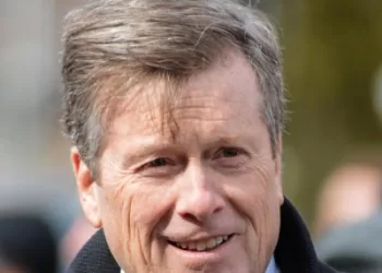 Toronto meras Johnas Tory pripažino romaną su darbuotoju ir atsistatydina iš pareigų