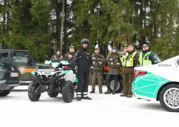Kelių Policijos Pareigūnai Patruliavo Miškuose