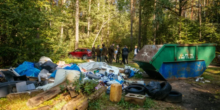 Primename, Kaip Tinkamai Tvarkyti Atliekas, Kad Jos Miške Netaptų Sąvartynu