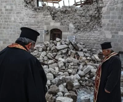 Žemės drebėjimų Turkijoje, Sirijoje aukų padaugėja iki 33 000;  PSO vadovas lankosi Damaske