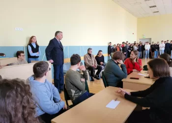 Biliūniečių Dovana Ukrainai – žvakės Ir šiltos Kojinės