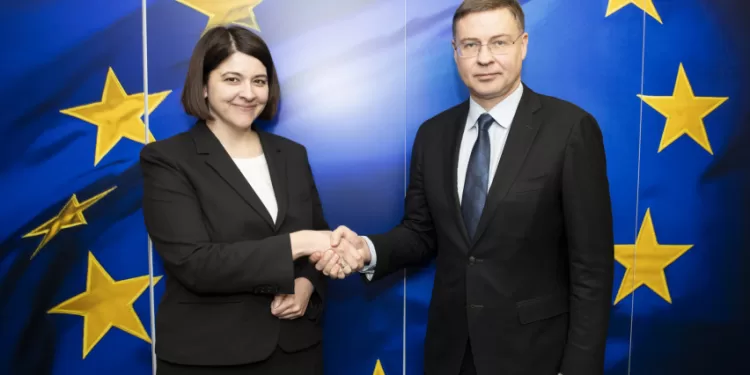 Finansų Ministrė Susitikime Su EK Vykdomuoju Pirmininkės Pavaduotoju V. Dombrovskiu: „Artėjant Rusijos Karo Metinėms Turime Priimti Dar Vieną Stiprų Sankcijų Paketą Ir Nepailstant Padėti Ukrainai“
