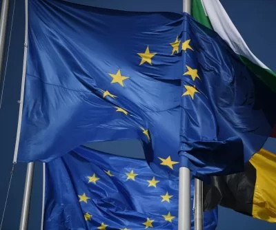 ES gūžčioja pečiais nuo recesijos sakydama, kad šiais metais ekonomika augs 0,8 proc ES gūžčioja pečiais nuo recesijos sakydama, kad šiais metais ekonomika augs 0,8 proc