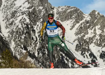 Vytautas Strolia  Toli Nuo Lyderių, Bet Rankų Nenuleidžia