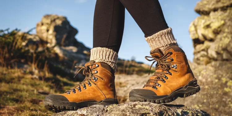 12 geriausių pėsčiųjų kojinių, kurios išliks šiltos ir sausos 2023 m.: REI, Smartwool, Darn Tough, Lululemon