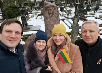 Kuria Naują Tradiciją