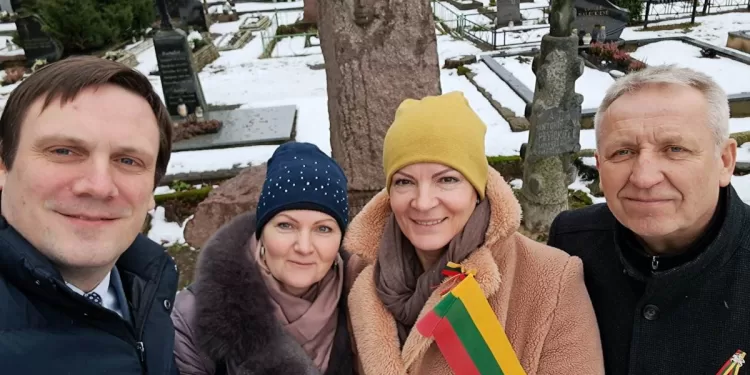 Kuria Naują Tradiciją Kuria Naują Tradiciją