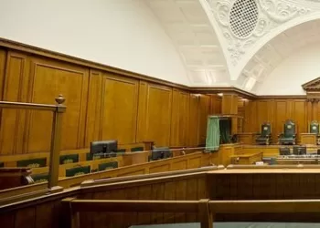 Didžiosios Britanijos ambasados ​​darbuotojas, šnipinėjęs Rusijos naudai, nuteistas kalėti 13 metų