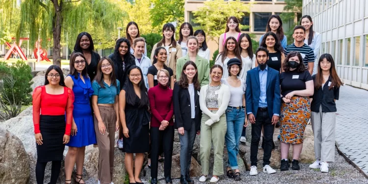 Įgyti realaus pasaulio pramonės patirties per Break Through Tech AI MIT