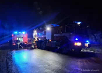 Gausios Ugniagesių Pajėgos Skubėjo į Gaisrą Karčiupio Kaime